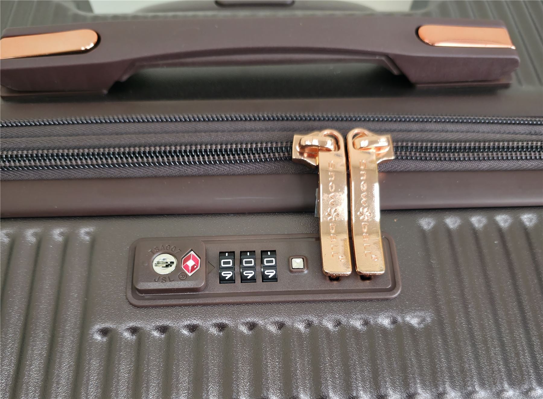 Cowra Cabin Hard Shell Suitcase in Marron