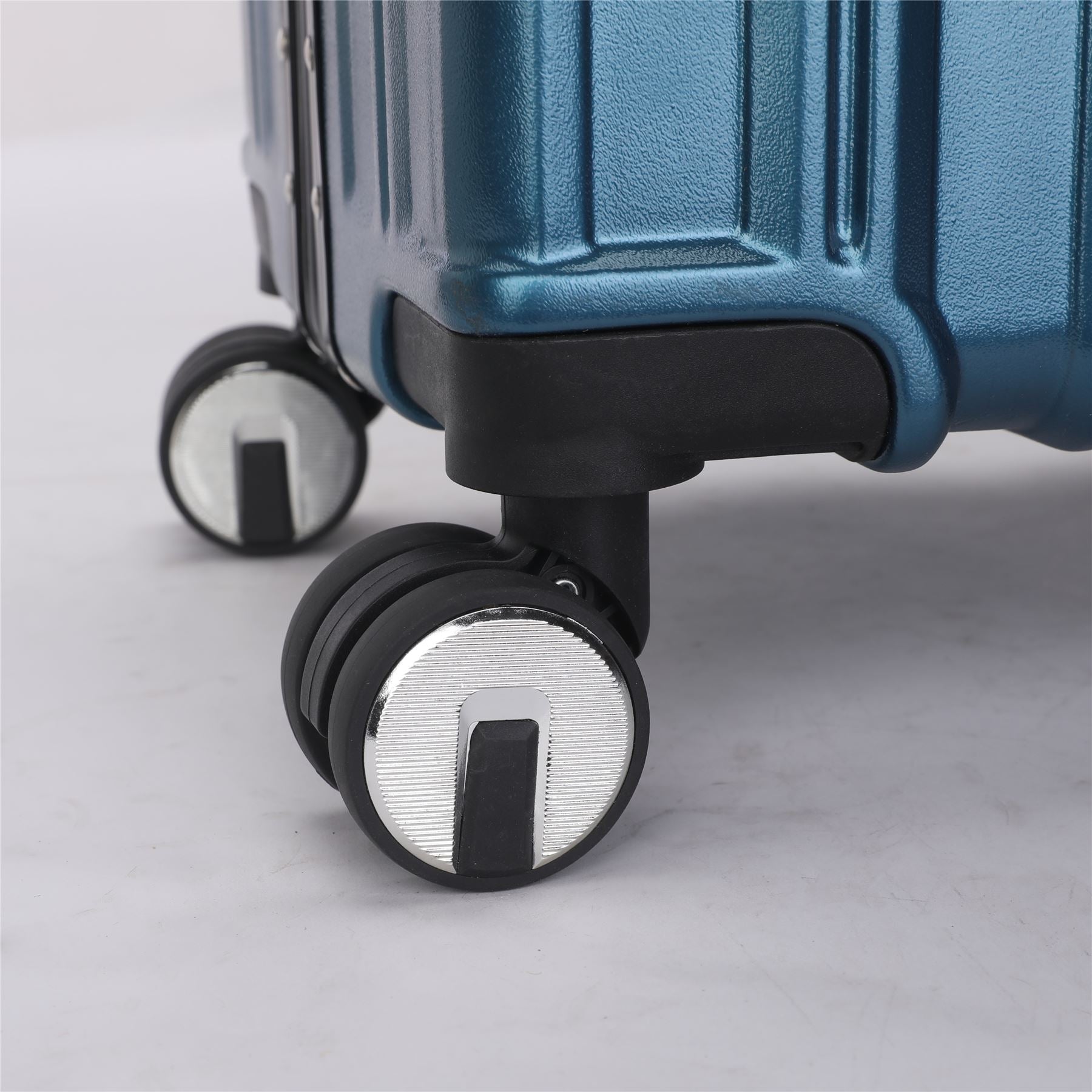 Airdrie Set of 3 Hard Shell Suitcase in Blue
