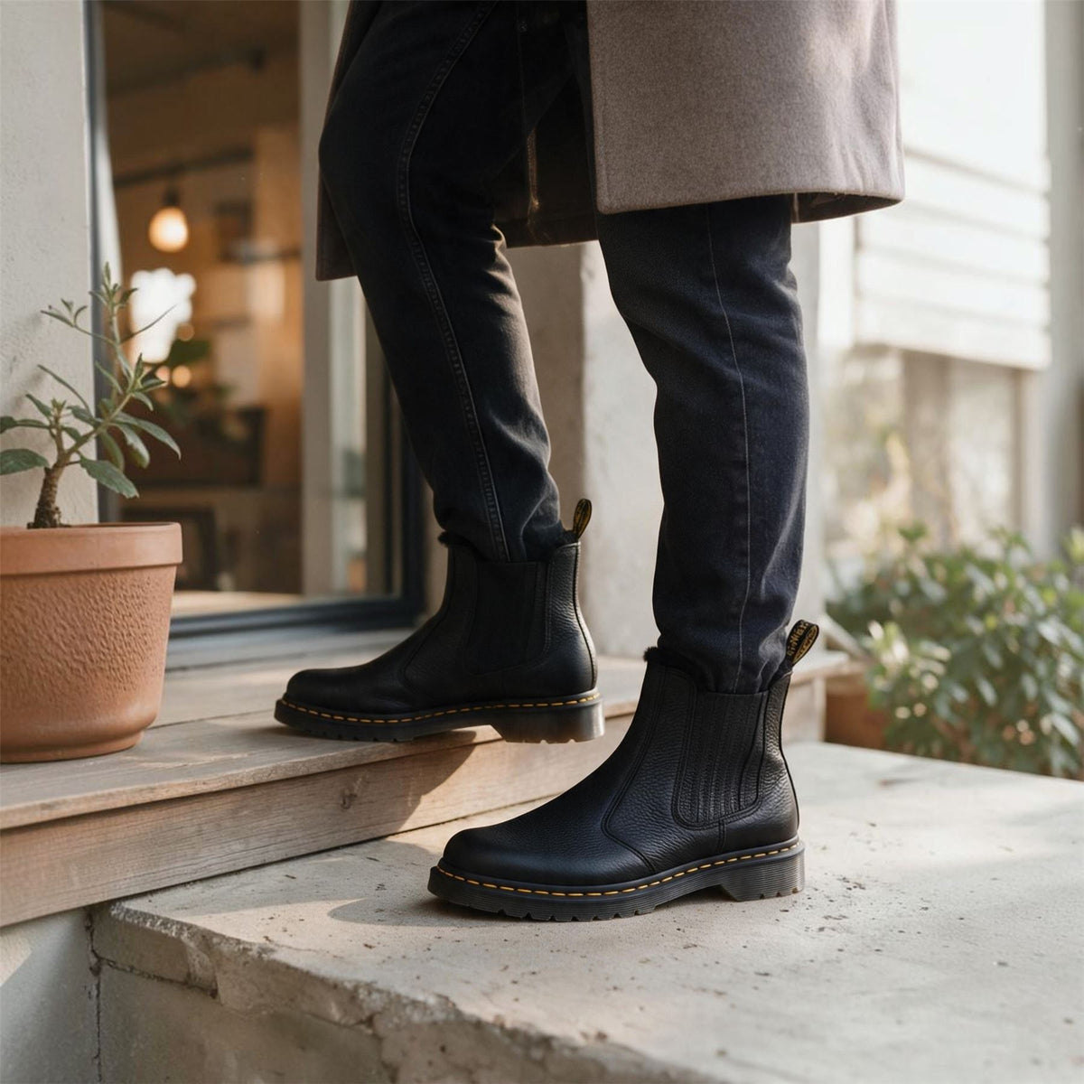 Dr Martens 2976 Leonore II Black Fur Lined Chelsea Boots - 41416001