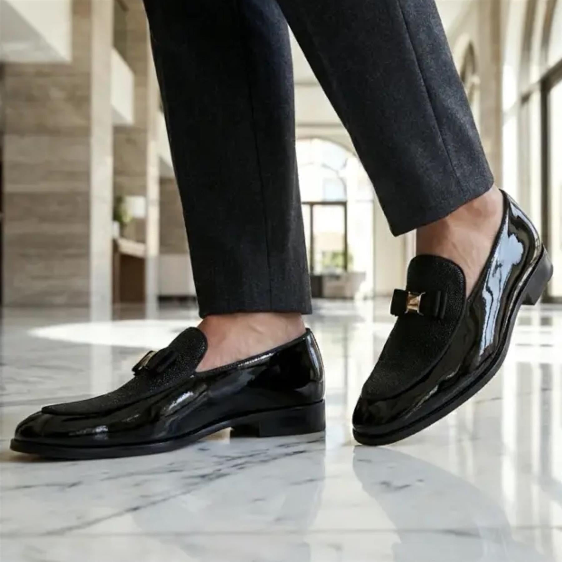 Mens Black Textured Front Iconic Buckle Bow Loafers Shoes