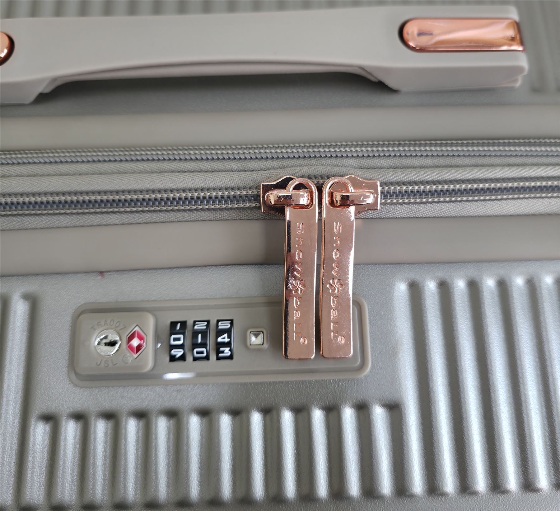 Cowra Large Hard Shell Suitcase in Champagne ( Beige )