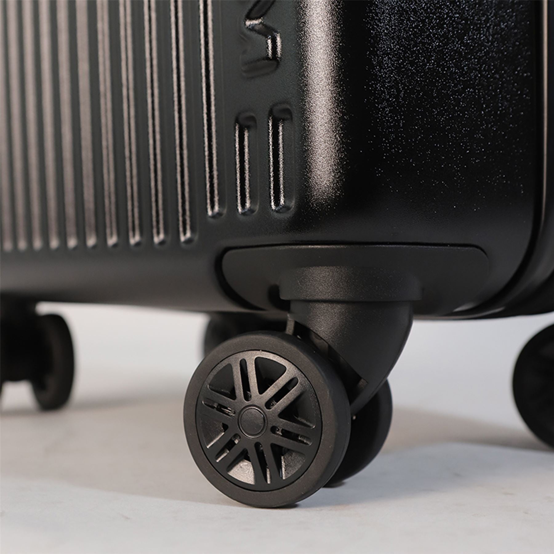 Hard Shell Cabin 44 x 22 x 38 cm Black TSA Secure Luggage Suitcase Suitable for Easyjet, Ryanair