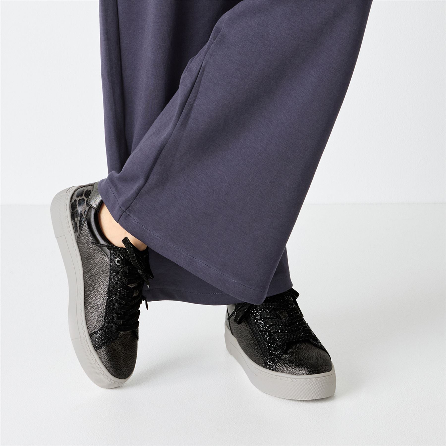 Tamaris Womens Pewter Silver Faux Leather Fashion Lace Up Sneakers