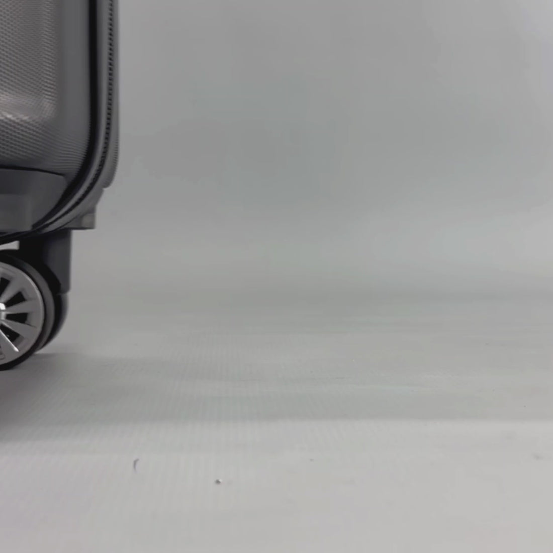 Alabaster Large Hard Shell Suitcase in Black