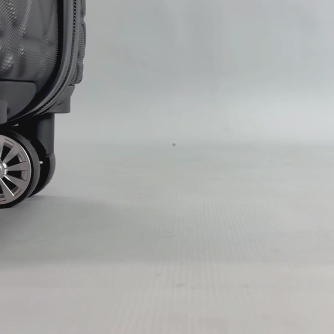 Adamsville Large Hard Shell Suitcase in Black