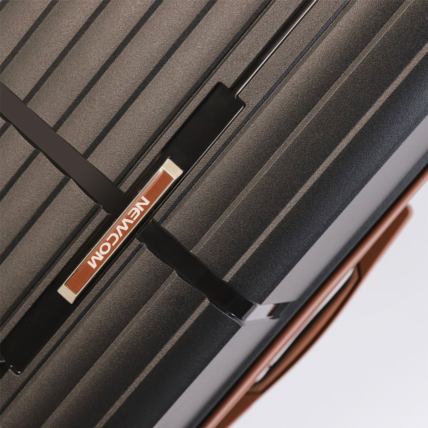 Corowa Large Hard Shell Suitcase in Black