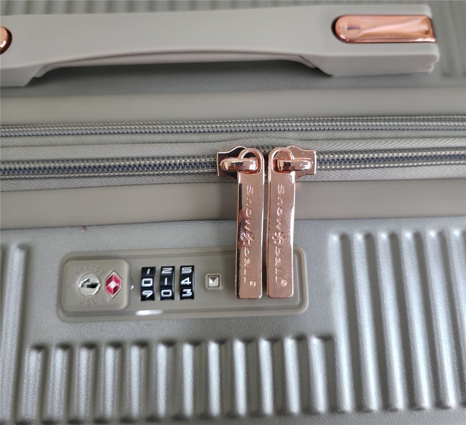Cowra Medium Hard Shell Suitcase in Champagne ( Beige )
