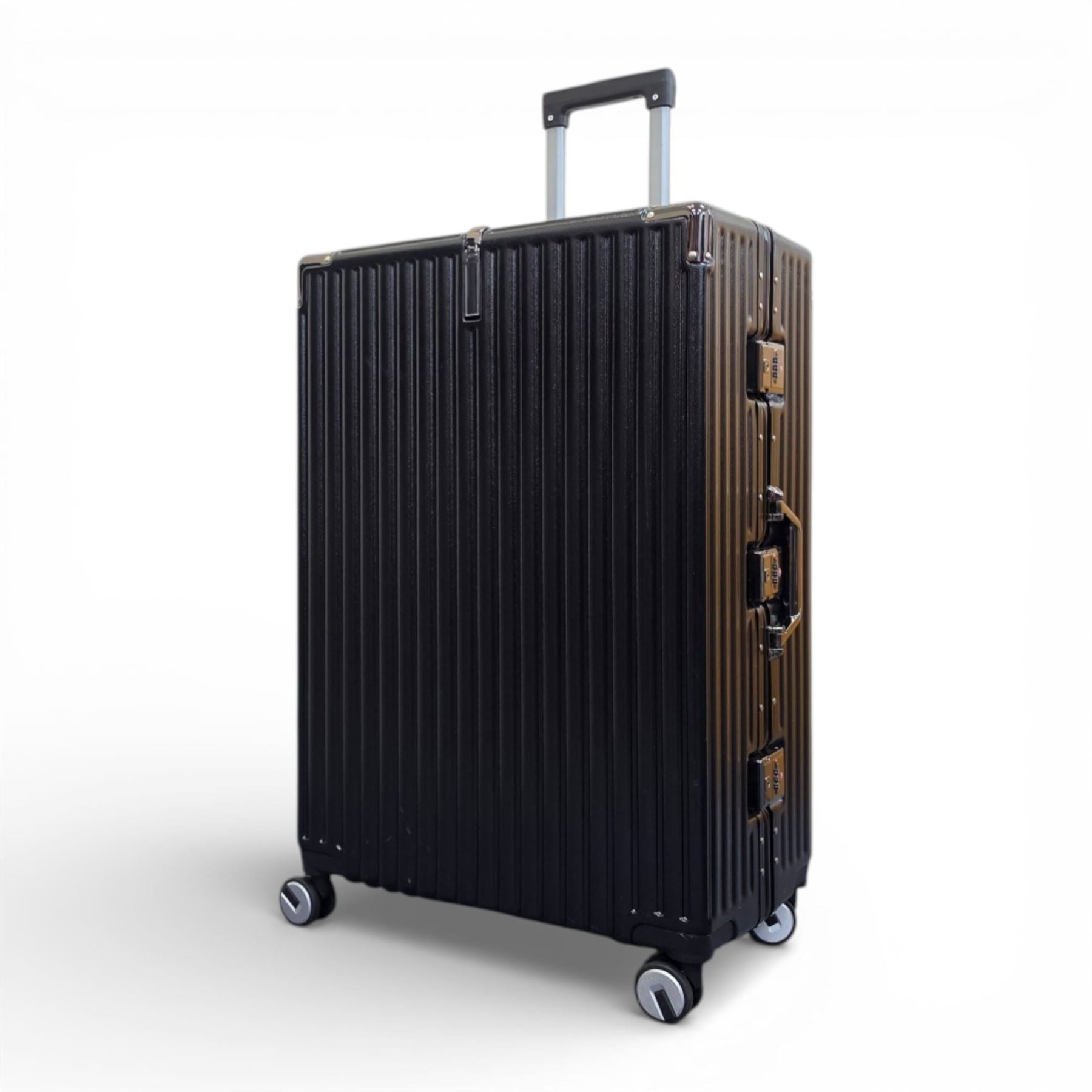 Airdrie Large Hard Shell Suitcase in Black
