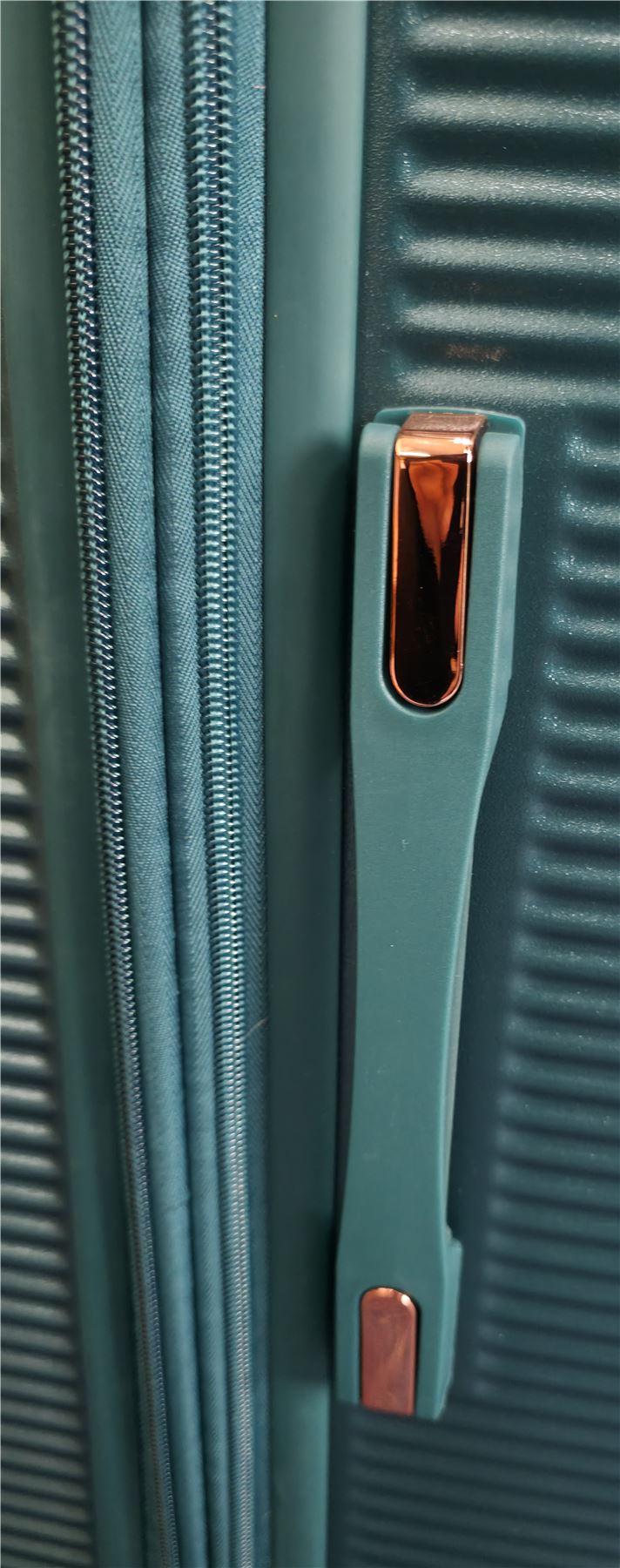 Cowra Large Hard Shell Suitcase in Dark Green