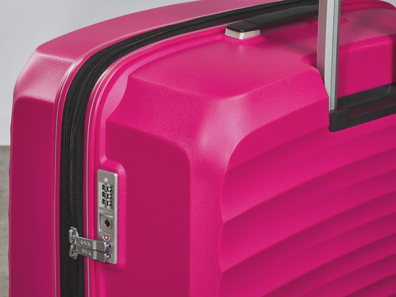 Altoona Large Hard Shell Suitcase in Pink