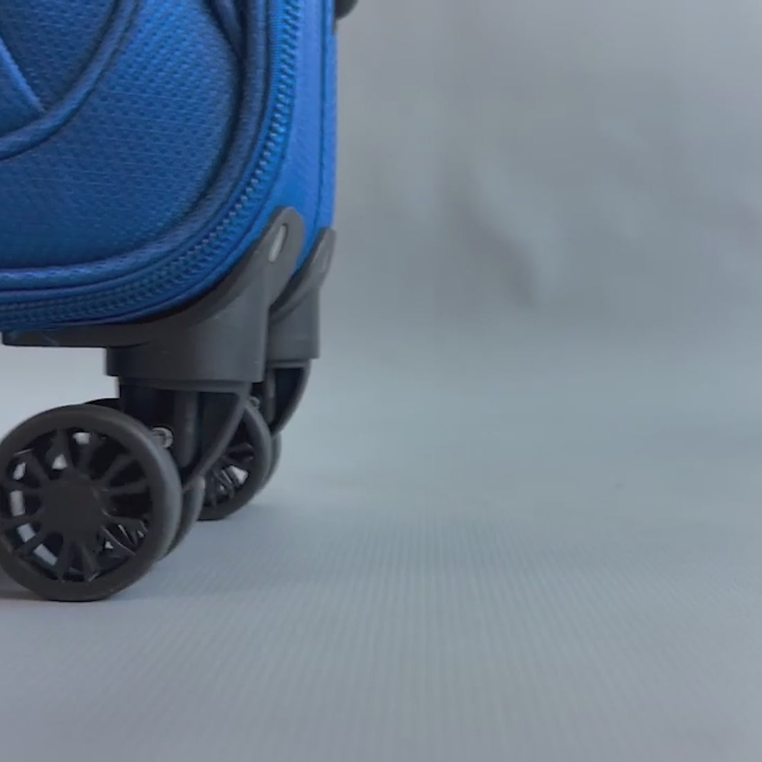 Calera Extra Large Soft Shell Suitcase in Blue