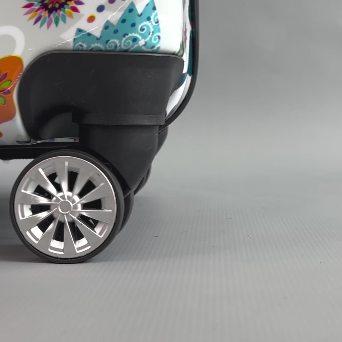 Clanton Large Hard Shell Suitcase in Butterfly