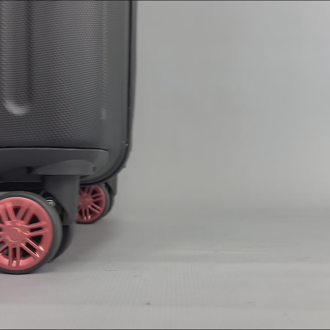 Columbia Large Soft Shell Suitcase in Black