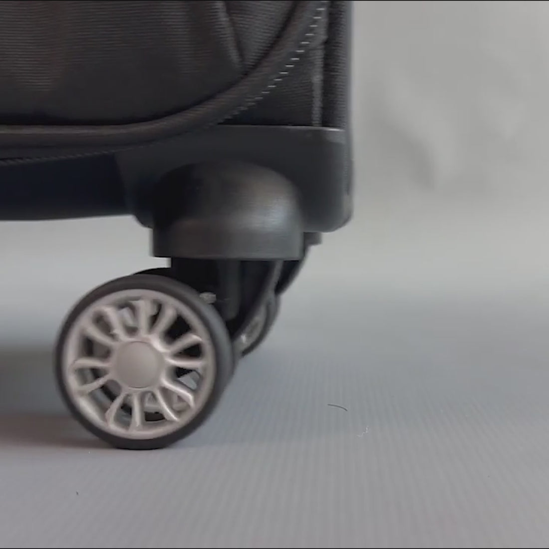 Carrollton Large Soft Shell Suitcase in Black