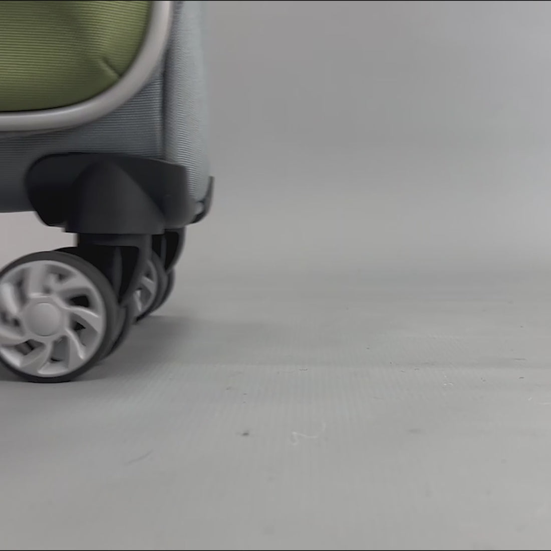 Beaverton Large Soft Shell Suitcase in Grey