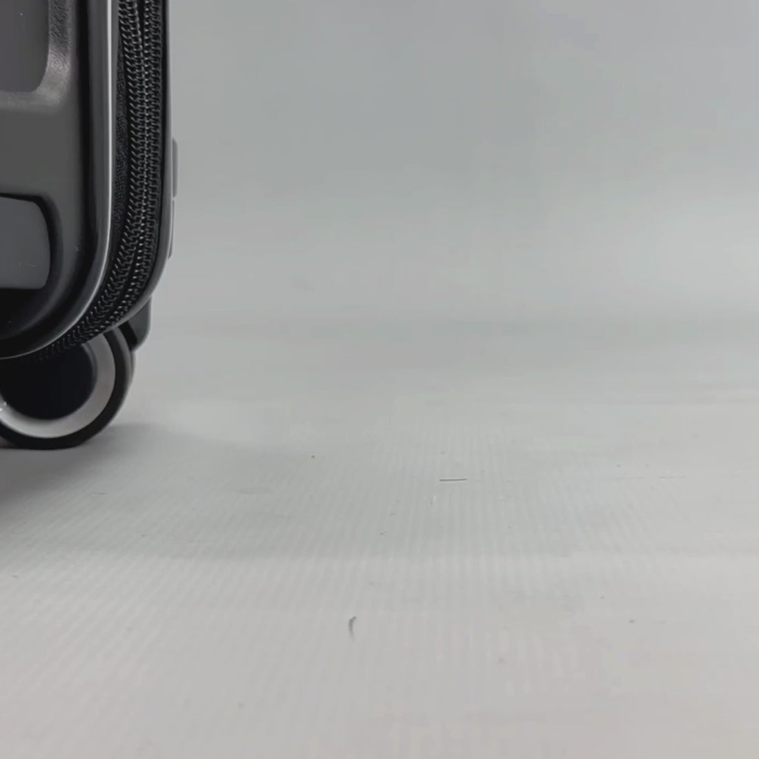 Altoona Large Hard Shell Suitcase in Black