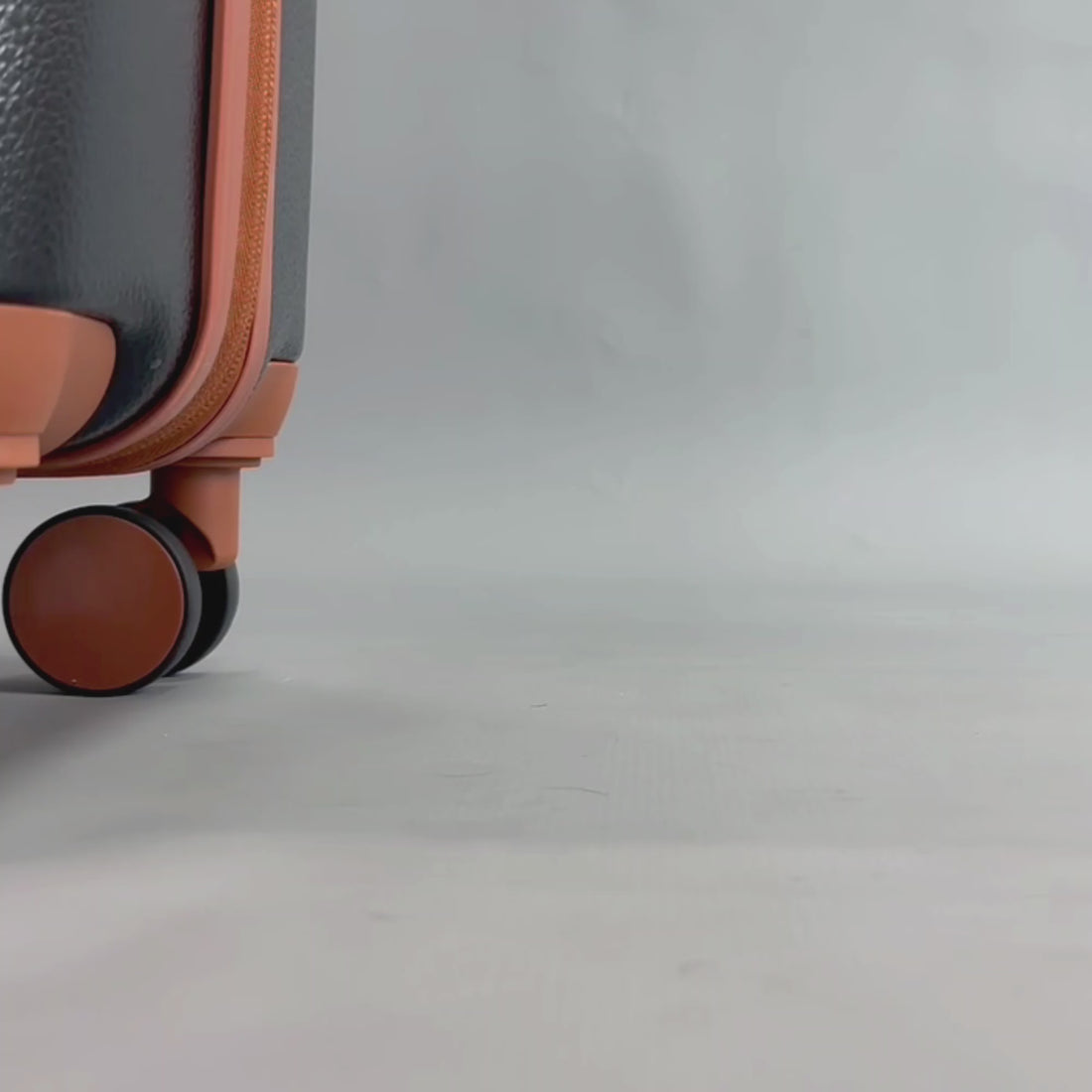 Anderson Large Hard Shell Suitcase in Black