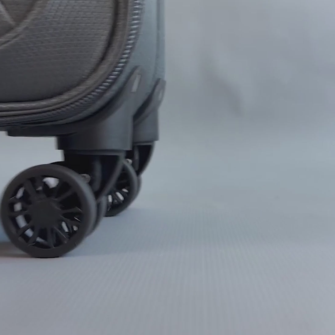 Calera Extra Large Soft Shell Suitcase in Grey